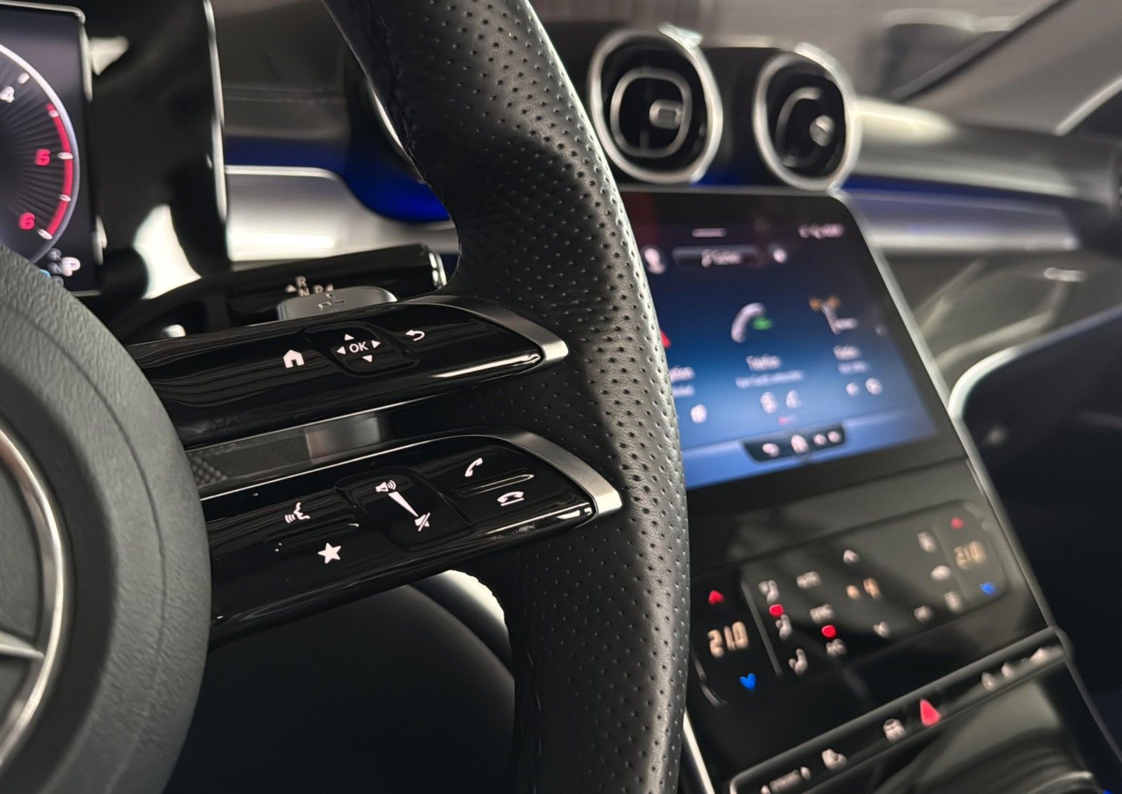 Fahrzeugabbildung Mercedes-Benz C 220 d T 9G-TRONIC AMG Line *LED*Pano*19Zoll*