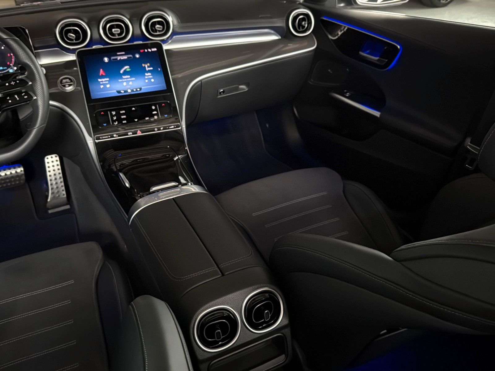 Fahrzeugabbildung Mercedes-Benz C 220 d T 9G-TRONIC AMG Line *LED*Pano*19Zoll*