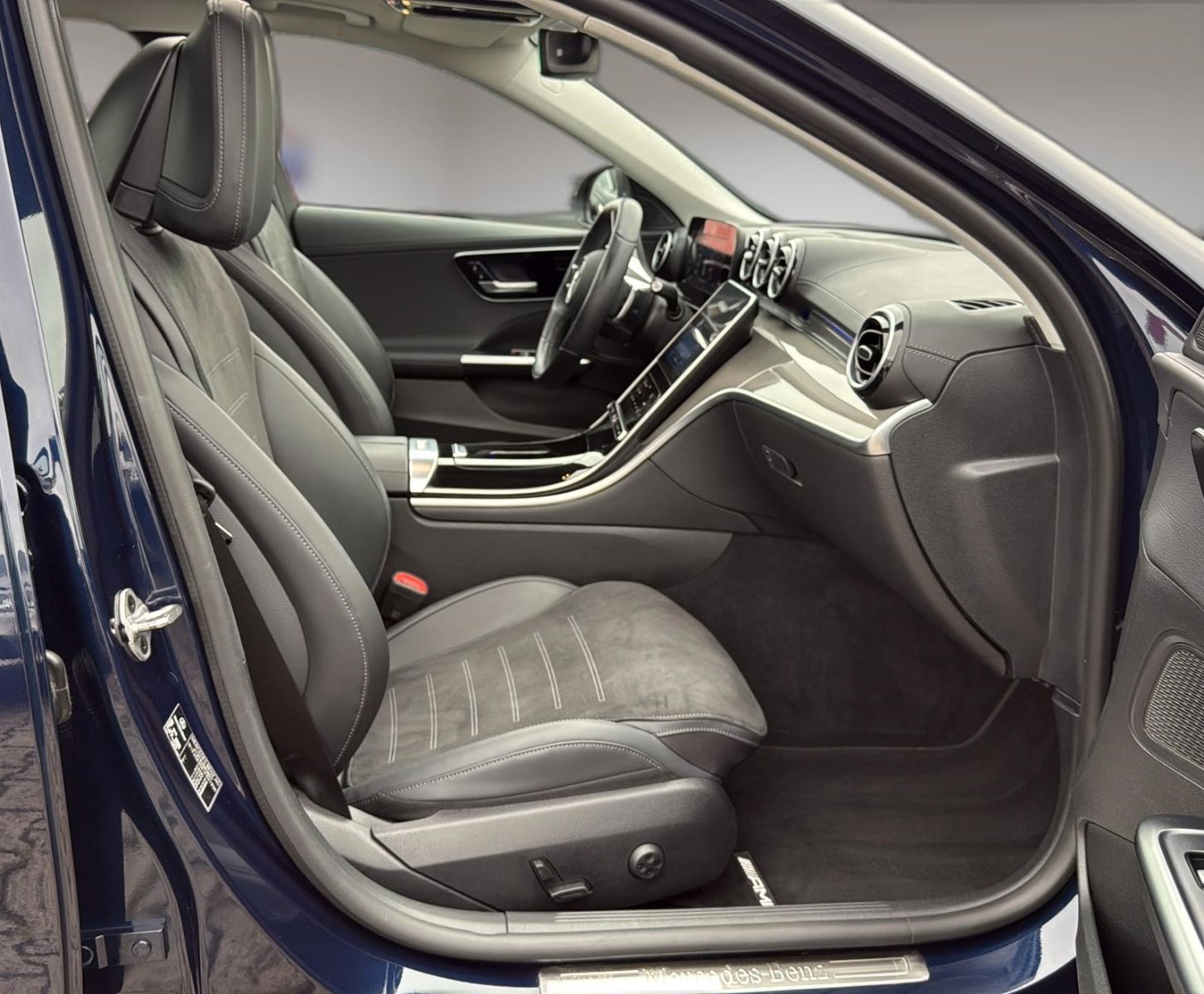 Fahrzeugabbildung Mercedes-Benz C 220 d T 9G-TRONIC AMG Line *LED*Pano*19Zoll*