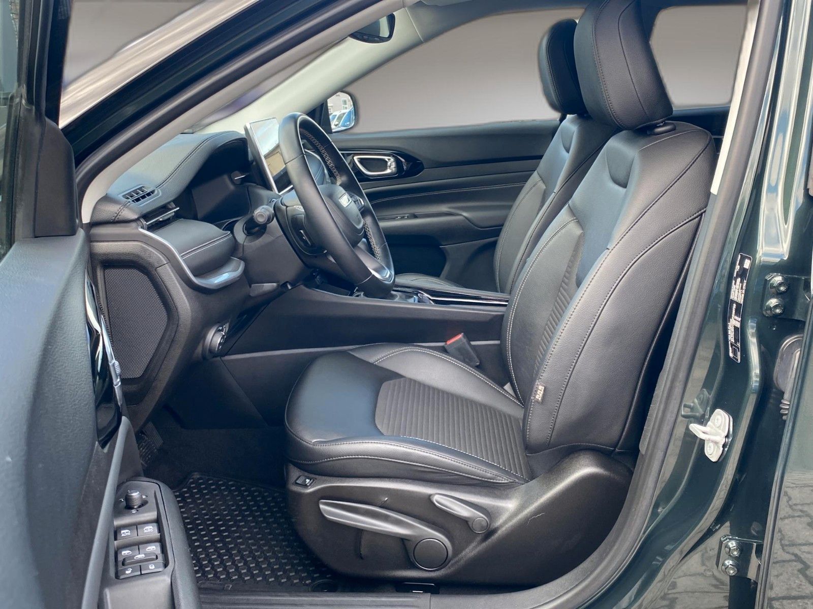 Fahrzeugabbildung Jeep Compass 1.3 GSE T4 Automatik Limited *LED*360°*