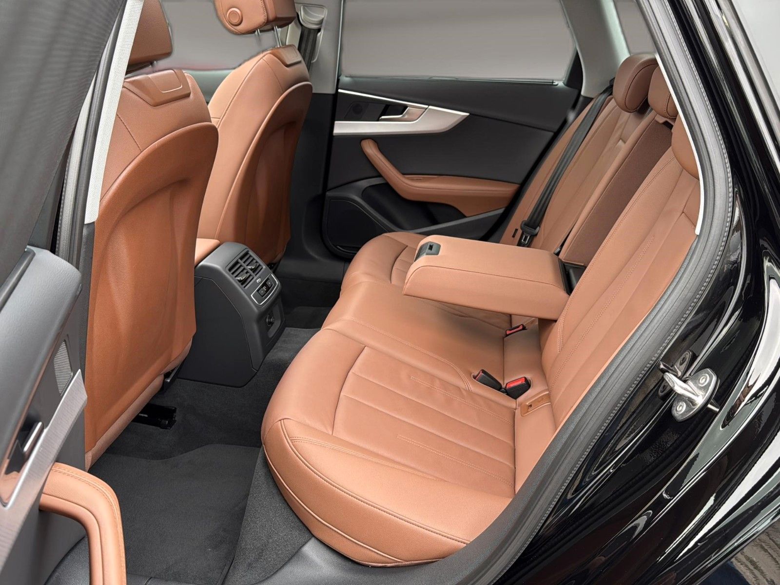 Fahrzeugabbildung Audi A4 Avant 40 TFSI advanced *Pano*Matrix*Virtual*