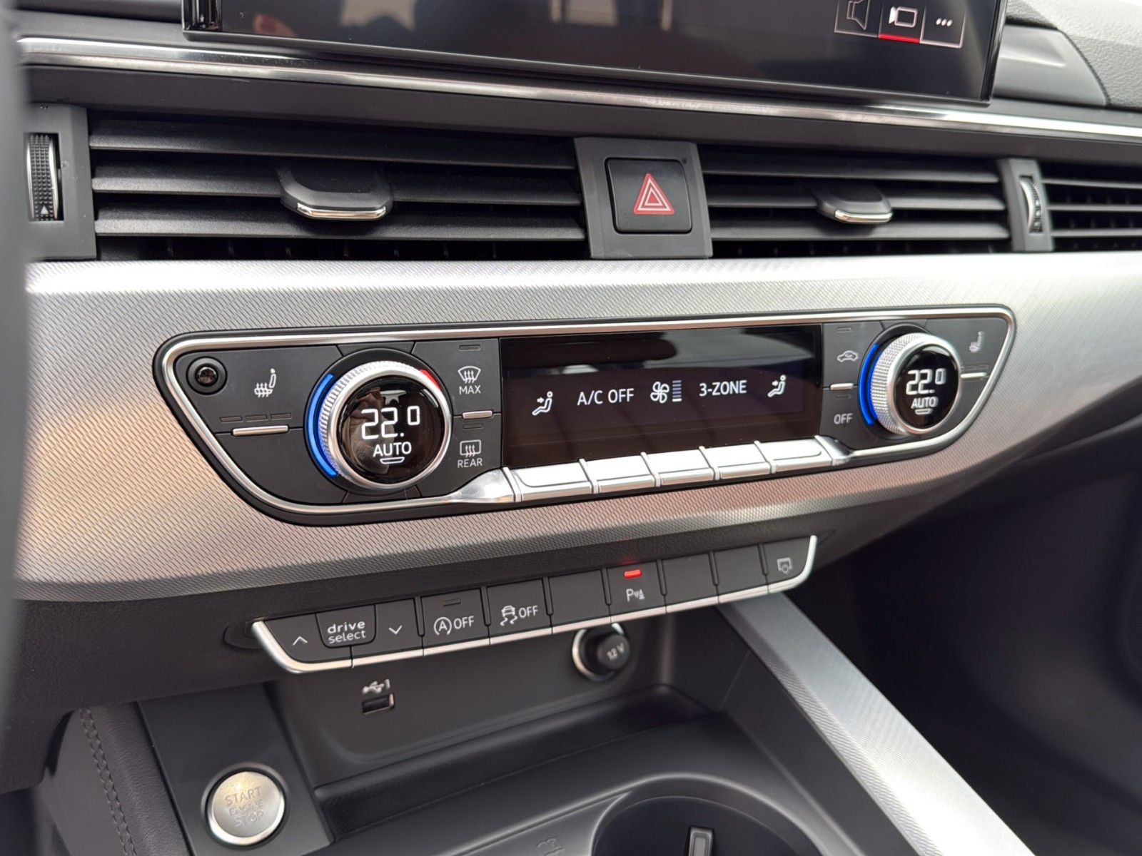 Fahrzeugabbildung Audi A4 Avant 40 TFSI advanced *Pano*Matrix*Virtual*