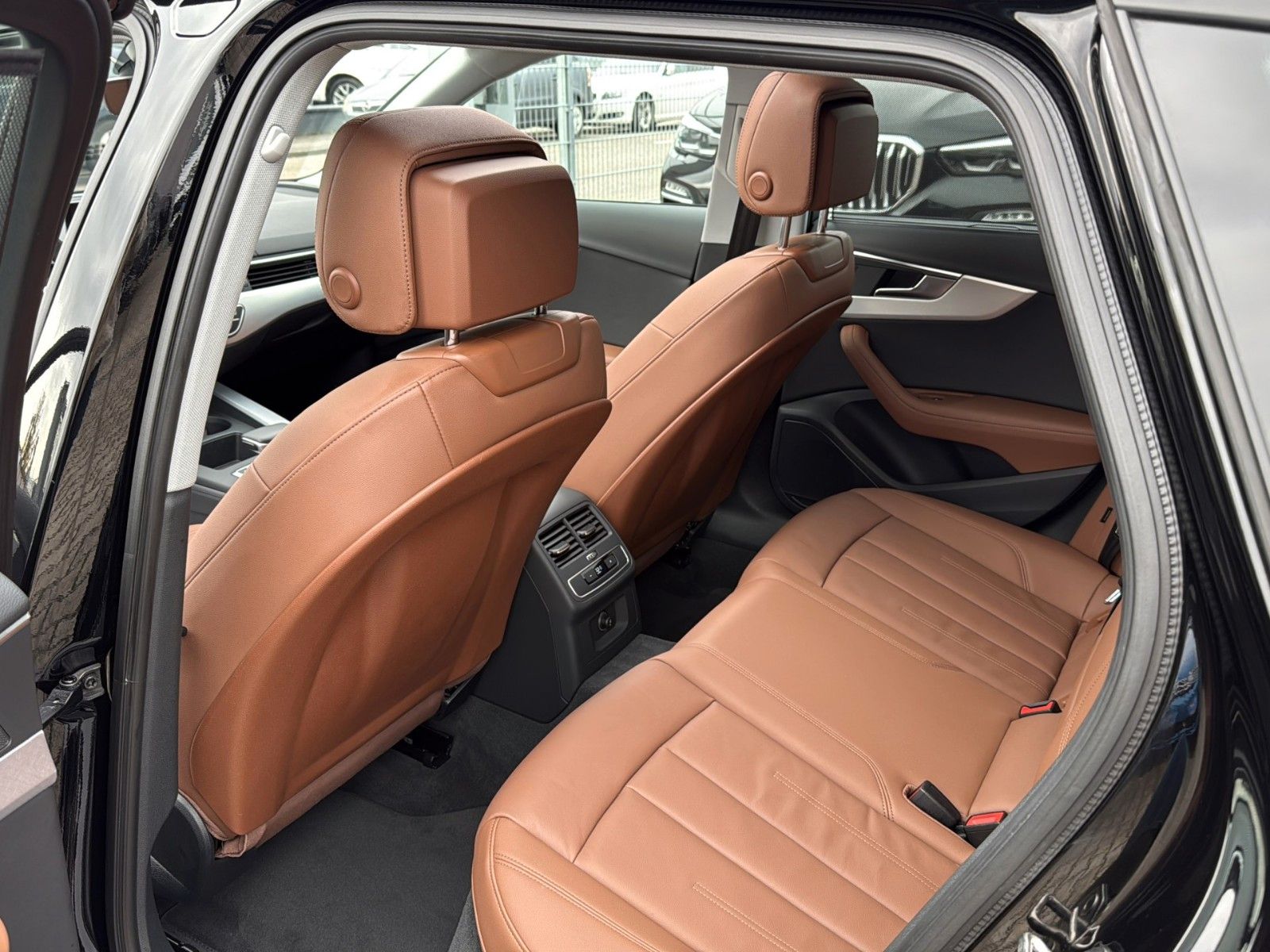 Fahrzeugabbildung Audi A4 Avant 40 TFSI advanced *Pano*Matrix*Virtual*