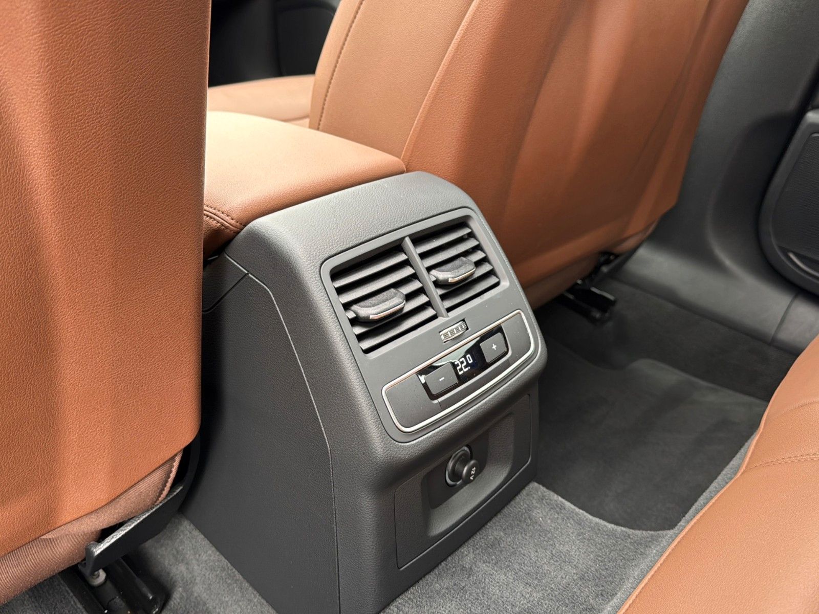 Fahrzeugabbildung Audi A4 Avant 40 TFSI advanced *Pano*Matrix*Virtual*