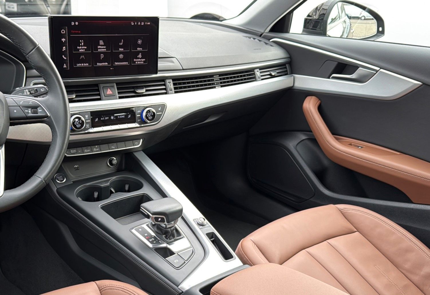 Fahrzeugabbildung Audi A4 Avant 40 TFSI advanced *Pano*Matrix*Virtual*