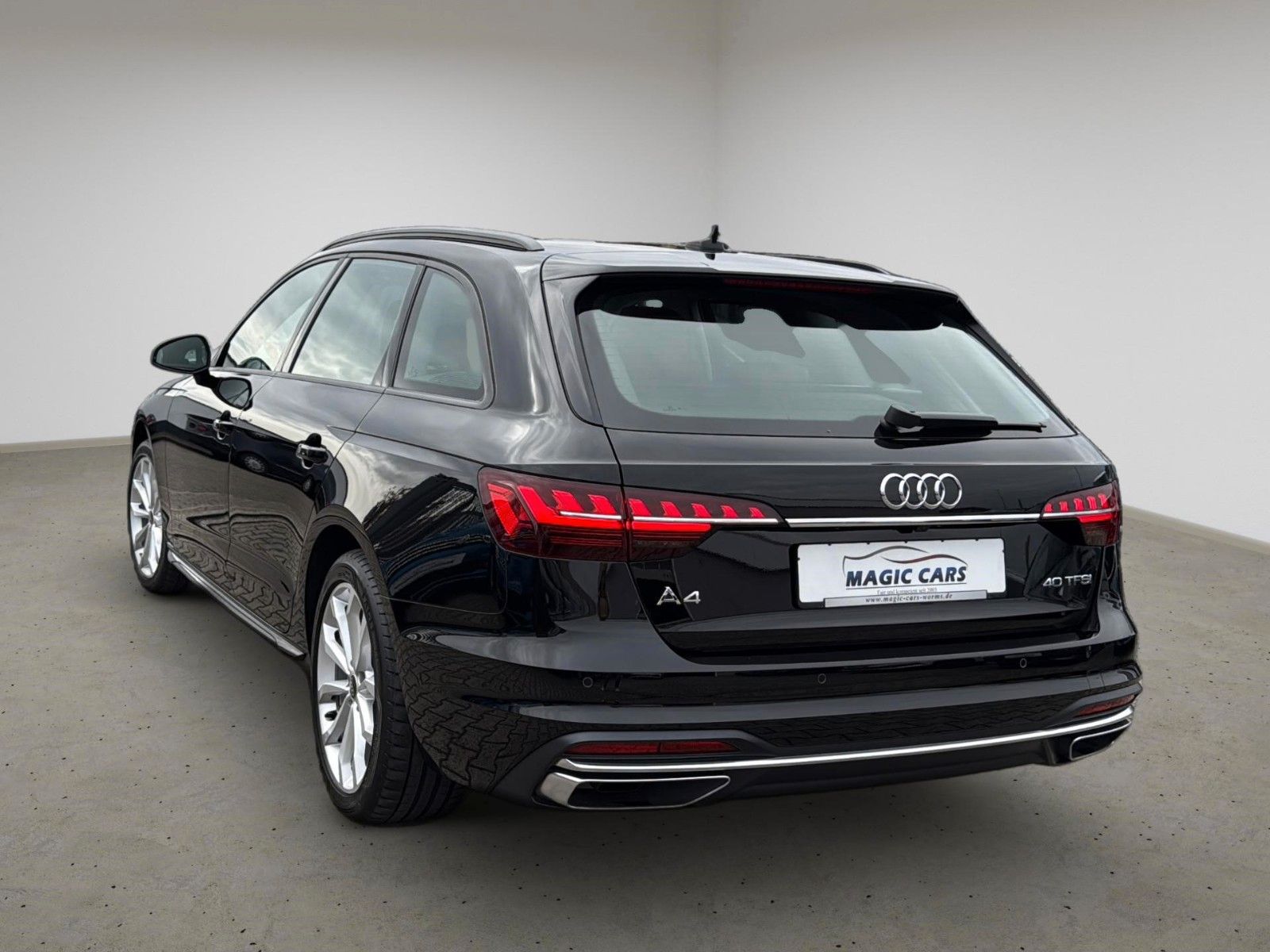 Fahrzeugabbildung Audi A4 Avant 40 TFSI advanced *Pano*Matrix*Virtual*