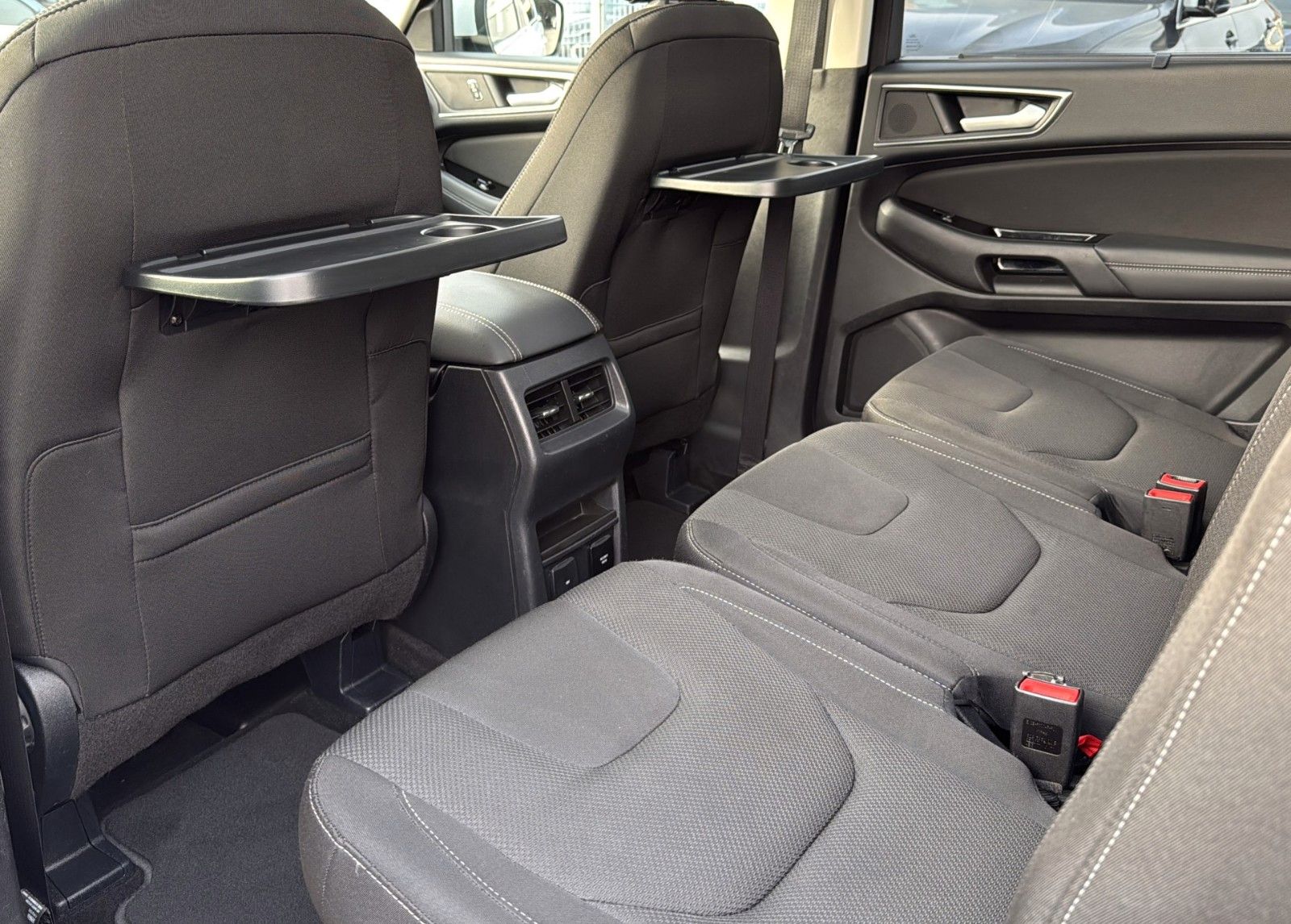 Fahrzeugabbildung Ford S-Max 2.0 EcoBlue Aut. TITANIUM *Pano*Ambiente*