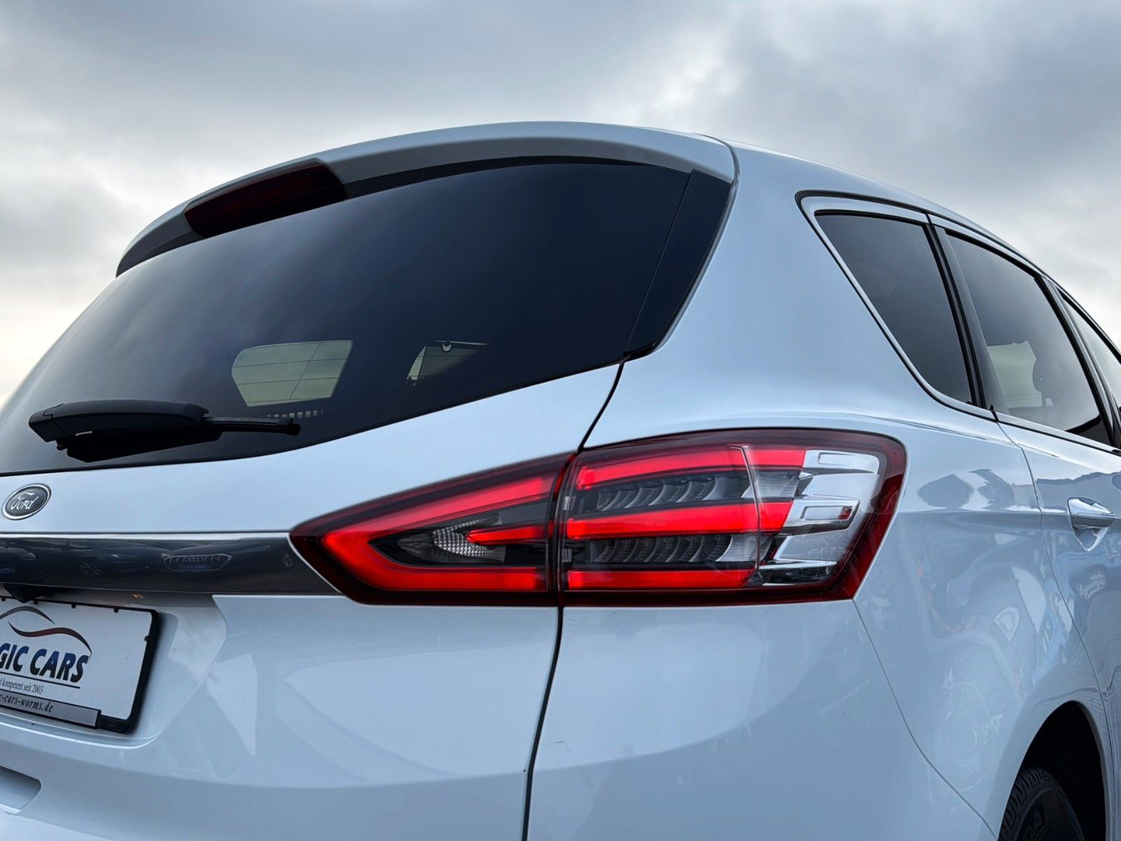 Fahrzeugabbildung Ford S-Max 2.0 EcoBlue Aut. TITANIUM *Pano*Ambiente*