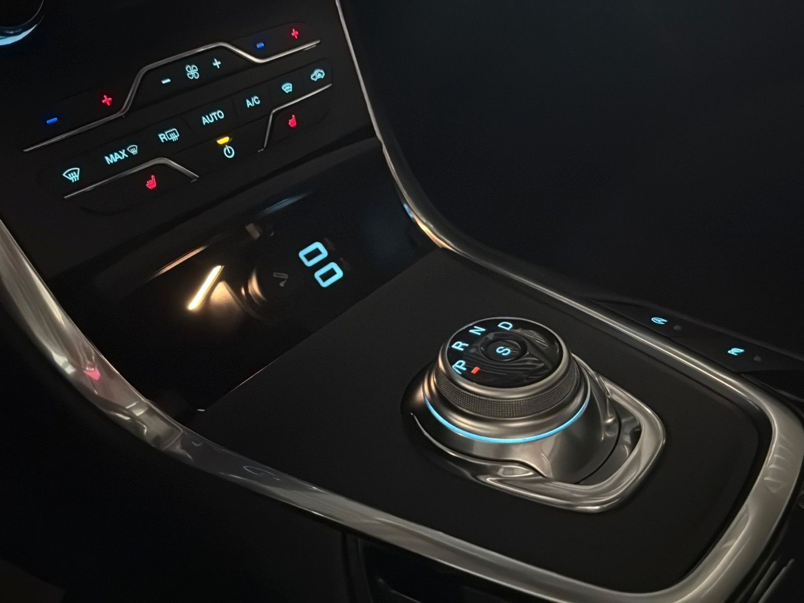 Fahrzeugabbildung Ford S-Max 2.0 EcoBlue Aut. TITANIUM *Pano*Ambiente*