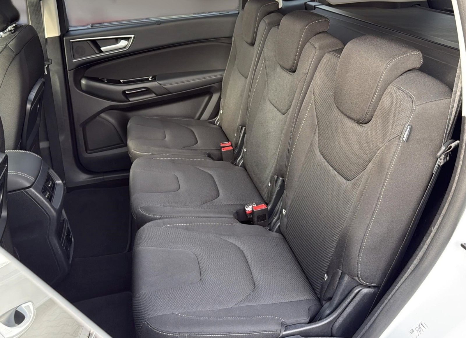 Fahrzeugabbildung Ford S-Max 2.0 EcoBlue Aut. TITANIUM *Pano*Ambiente*