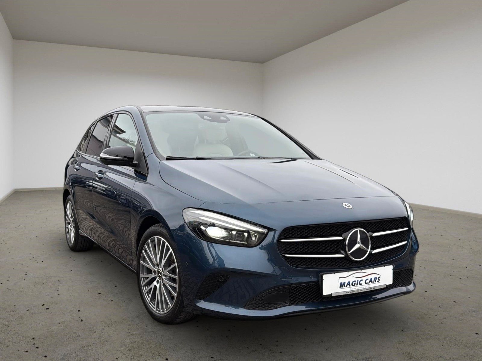 Fahrzeugabbildung Mercedes-Benz B 180 d 8G-DCT Progressive *Leder*Pano*AHK*Sth.*