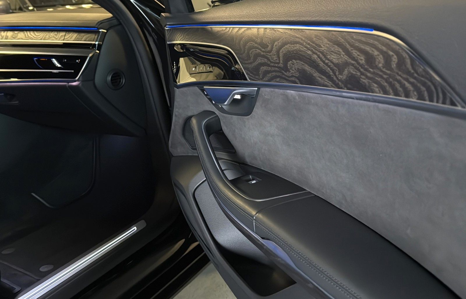 Fahrzeugabbildung Audi A8 50 TDI quattro*Pano*Luft*Softclose*B&O*360