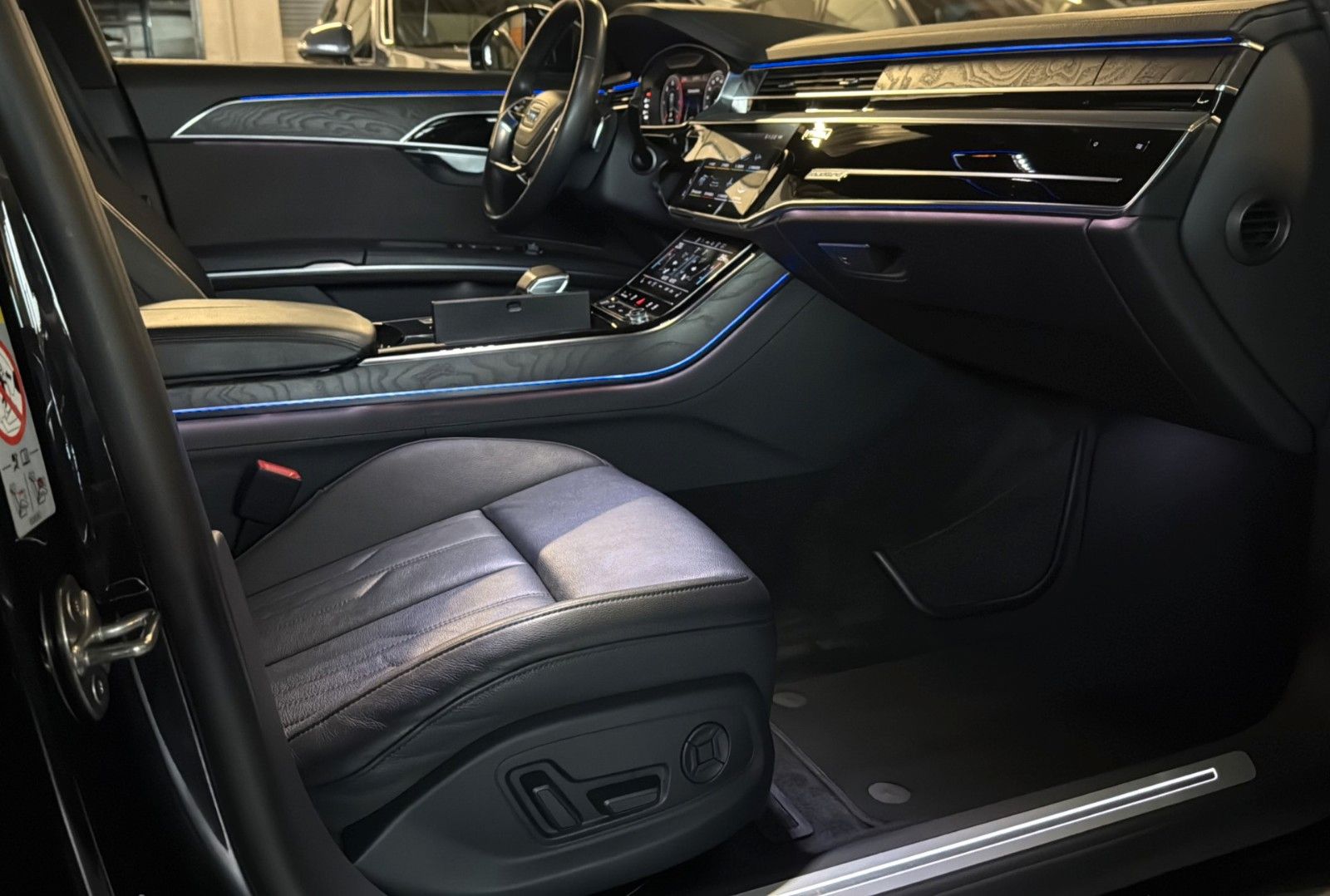 Fahrzeugabbildung Audi A8 50 TDI quattro*Pano*Luft*Softclose*B&O*360