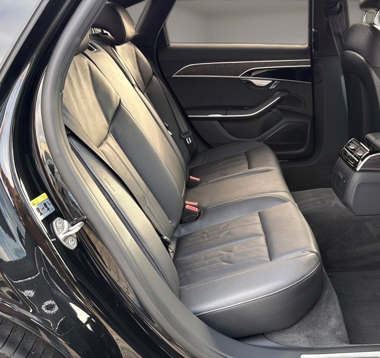 Fahrzeugabbildung Audi A8 50 TDI quattro*Pano*Luft*Softclose*B&O*360