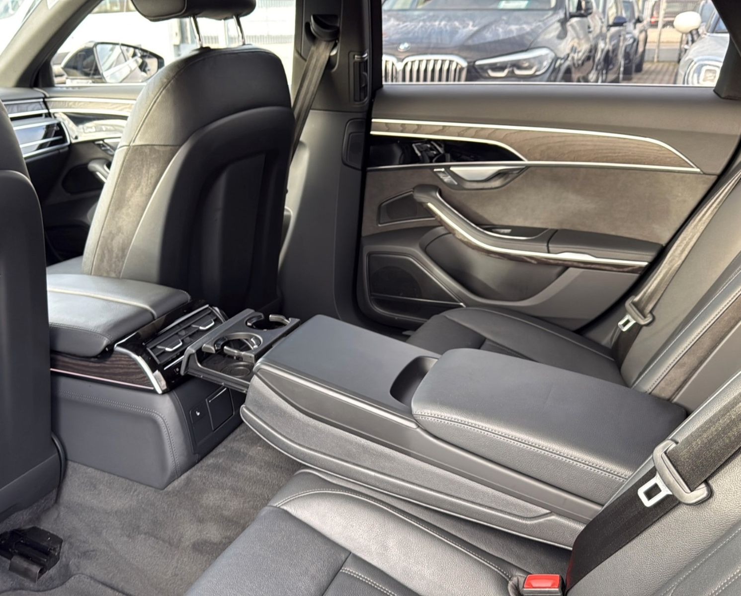 Fahrzeugabbildung Audi A8 50 TDI quattro*Pano*Luft*Softclose*B&O*360