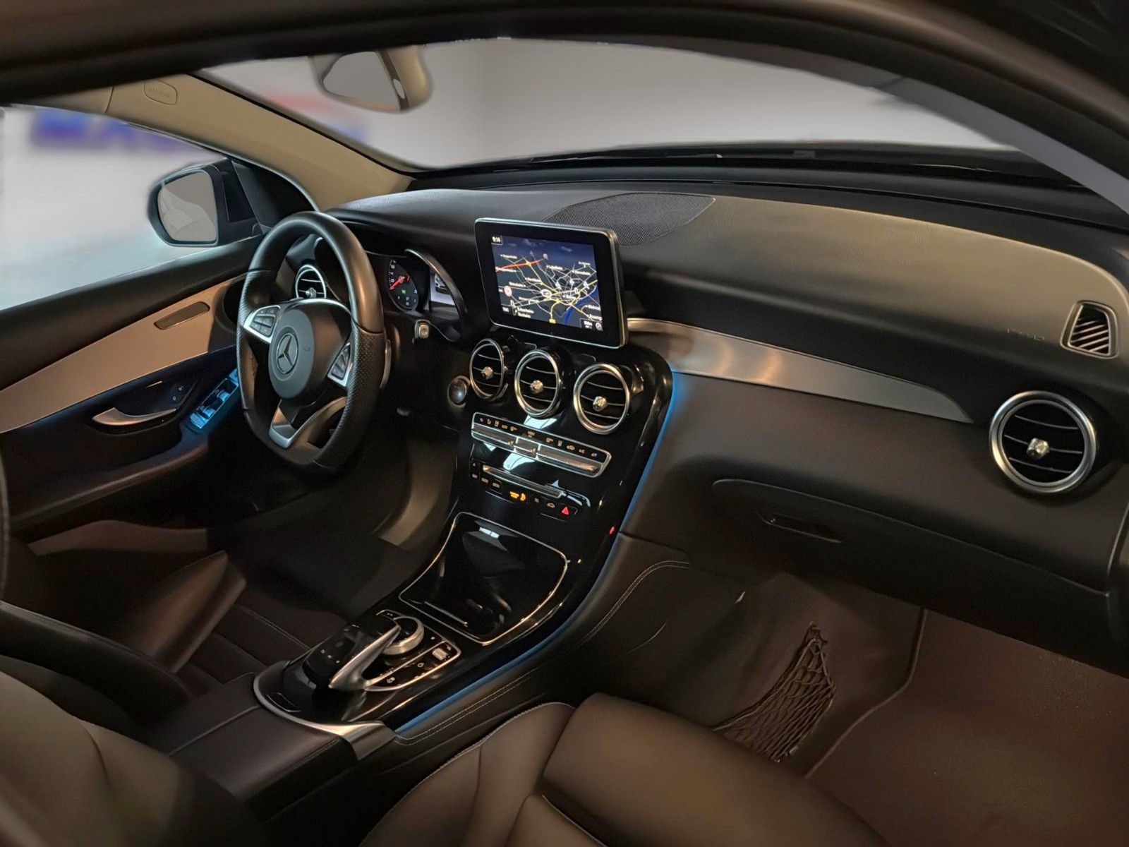 Fahrzeugabbildung Mercedes-Benz GLC 350 d 4Matic AMG Style Int. *Pano*Stand*AHK*