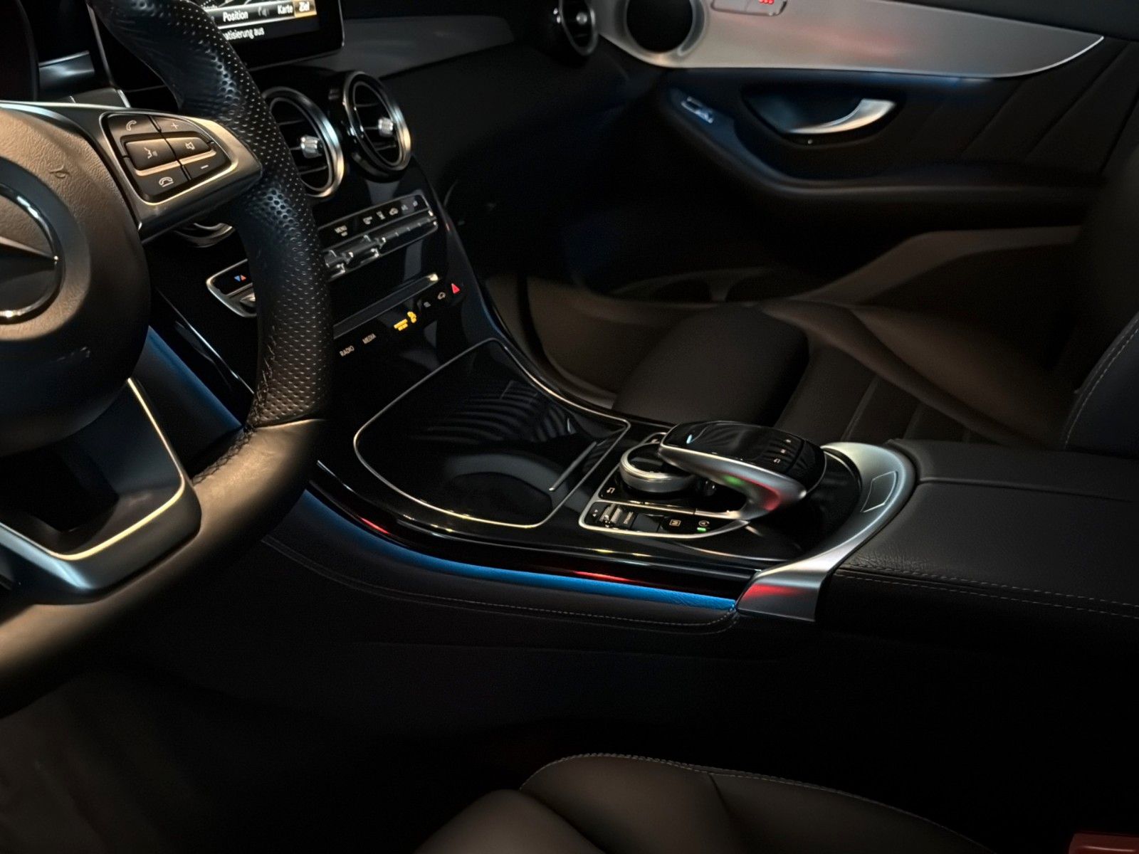 Fahrzeugabbildung Mercedes-Benz GLC 350 d 4Matic AMG Style Int. *Pano*Stand*AHK*