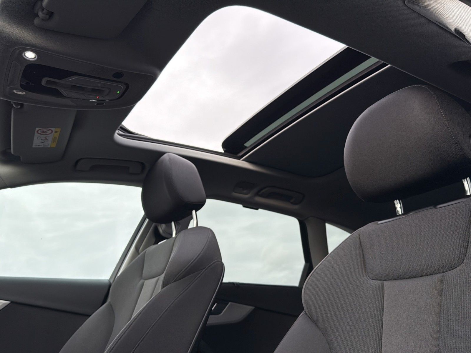 Fahrzeugabbildung Audi A4 Avant 40 TDI S line *Pano*LED*AHK*18Zoll*