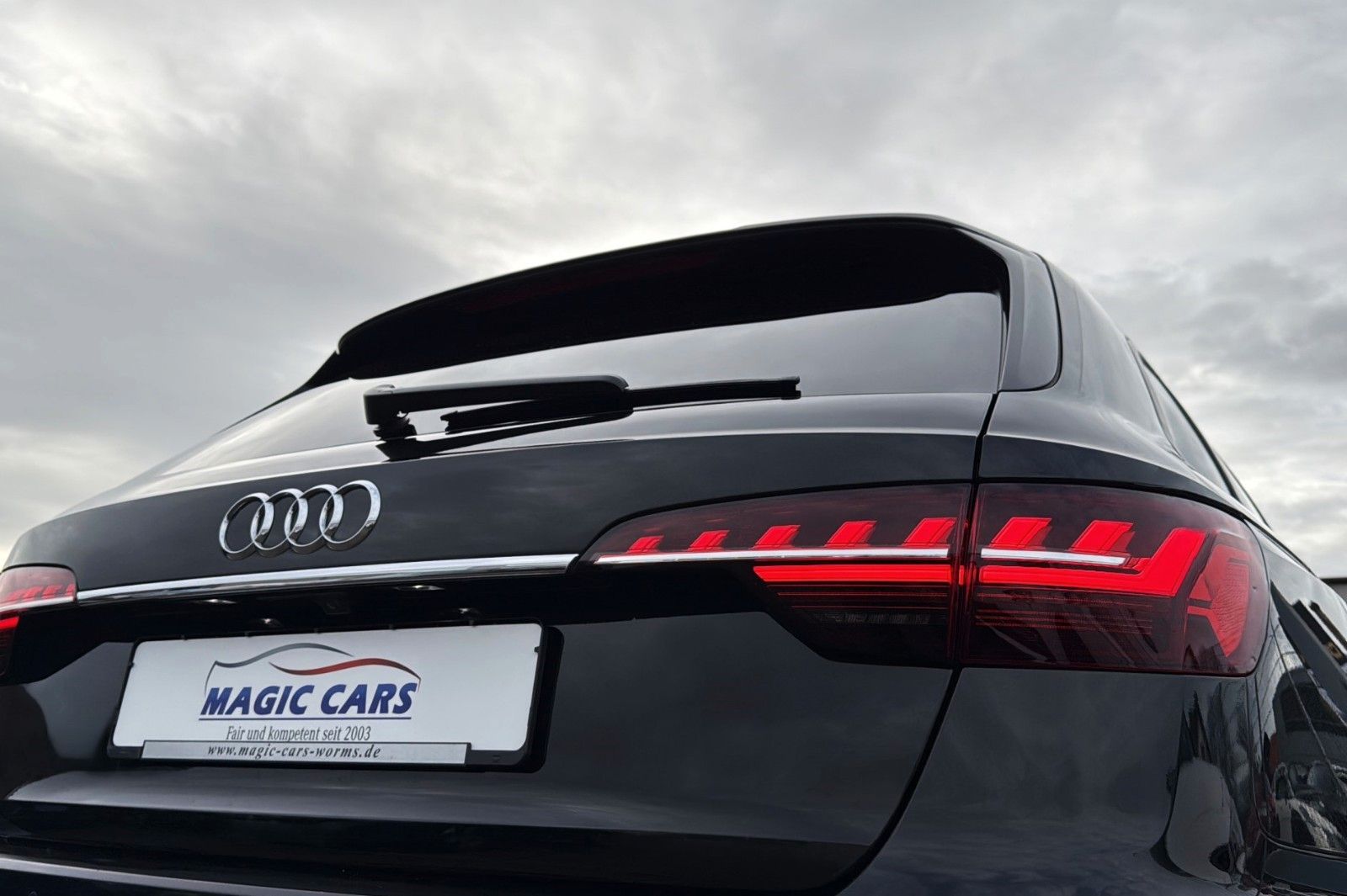 Fahrzeugabbildung Audi A4 Avant 40 TDI S line *Pano*LED*AHK*18Zoll*