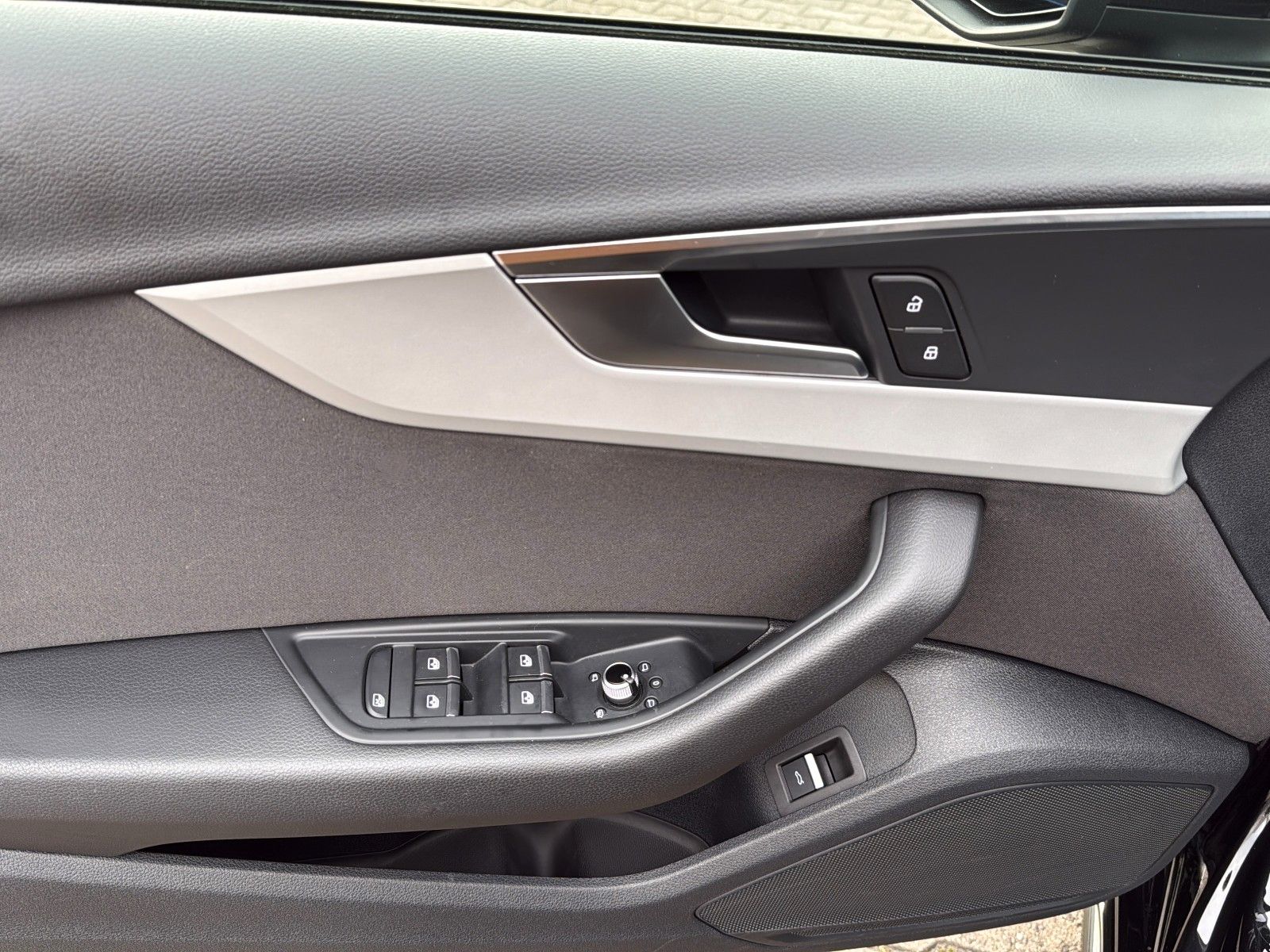 Fahrzeugabbildung Audi A4 Avant 40 TDI S line *Pano*LED*AHK*18Zoll*