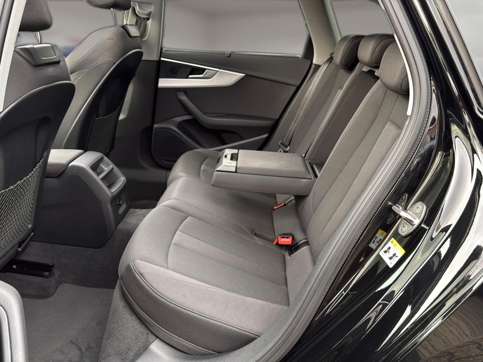 Fahrzeugabbildung Audi A4 Avant 40 TDI S line *Pano*LED*AHK*18Zoll*