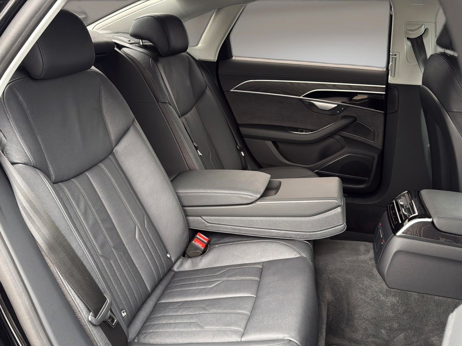 Fahrzeugabbildung Audi A8 50 TDI quattro S-LINE *HD-Matrix*Luft*B&O*