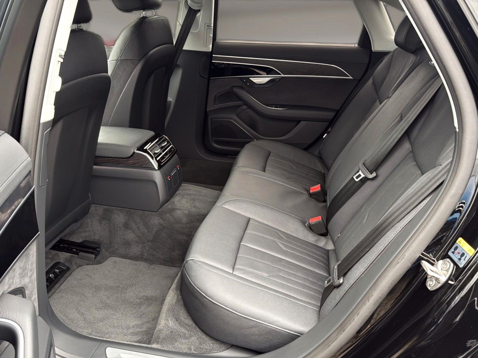 Fahrzeugabbildung Audi A8 50 TDI quattro S-LINE *HD-Matrix*Luft*B&O*