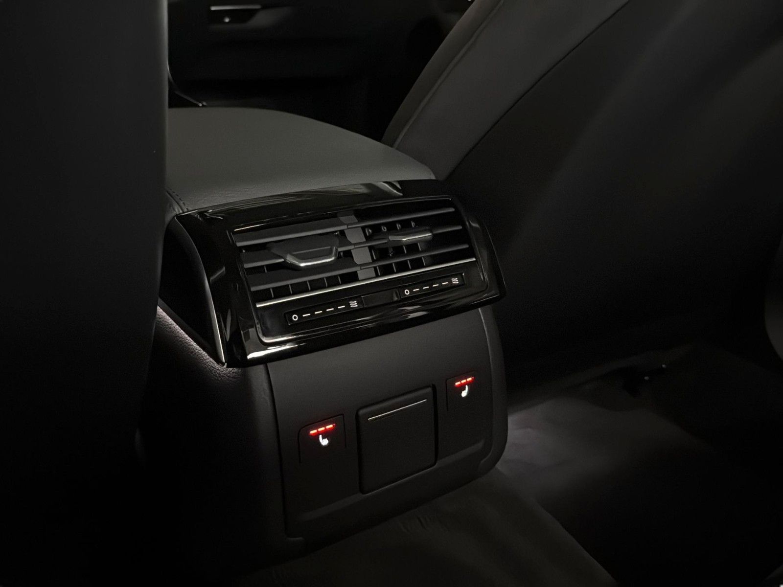 Fahrzeugabbildung Audi A8 50 TDI quattro S-LINE *HD-Matrix*Luft*B&O*