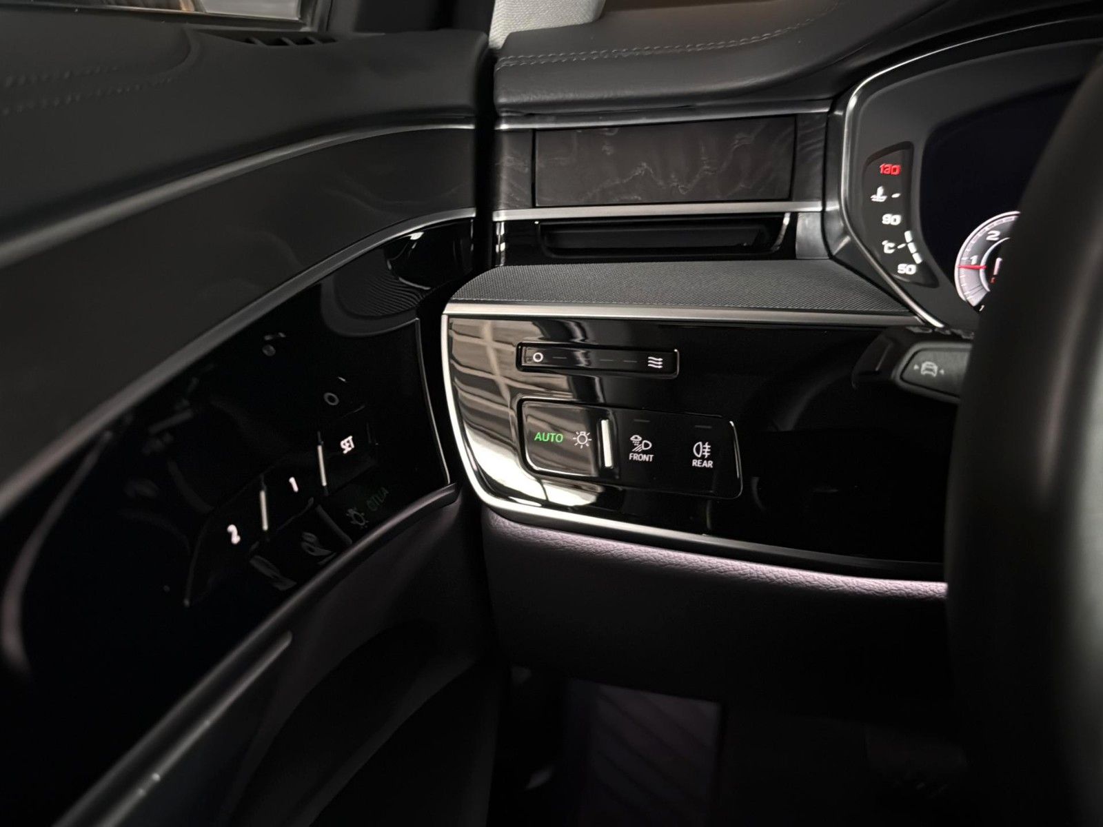 Fahrzeugabbildung Audi A8 50 TDI quattro S-LINE *HD-Matrix*Luft*B&O*