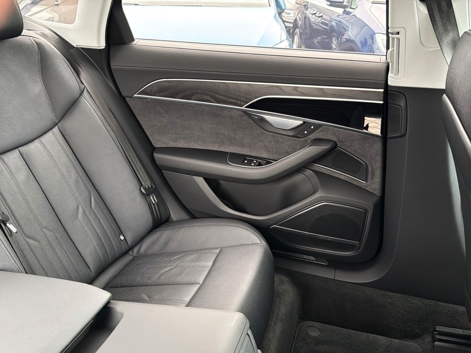 Fahrzeugabbildung Audi A8 50 TDI quattro S-LINE *HD-Matrix*Luft*B&O*