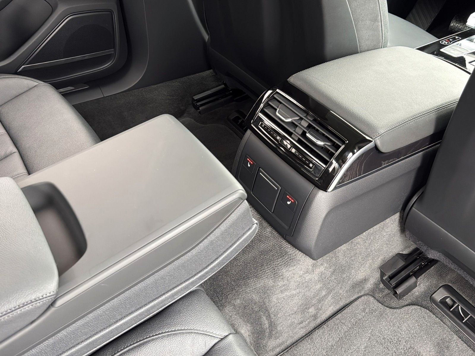 Fahrzeugabbildung Audi A8 50 TDI quattro S-LINE *HD-Matrix*Luft*B&O*