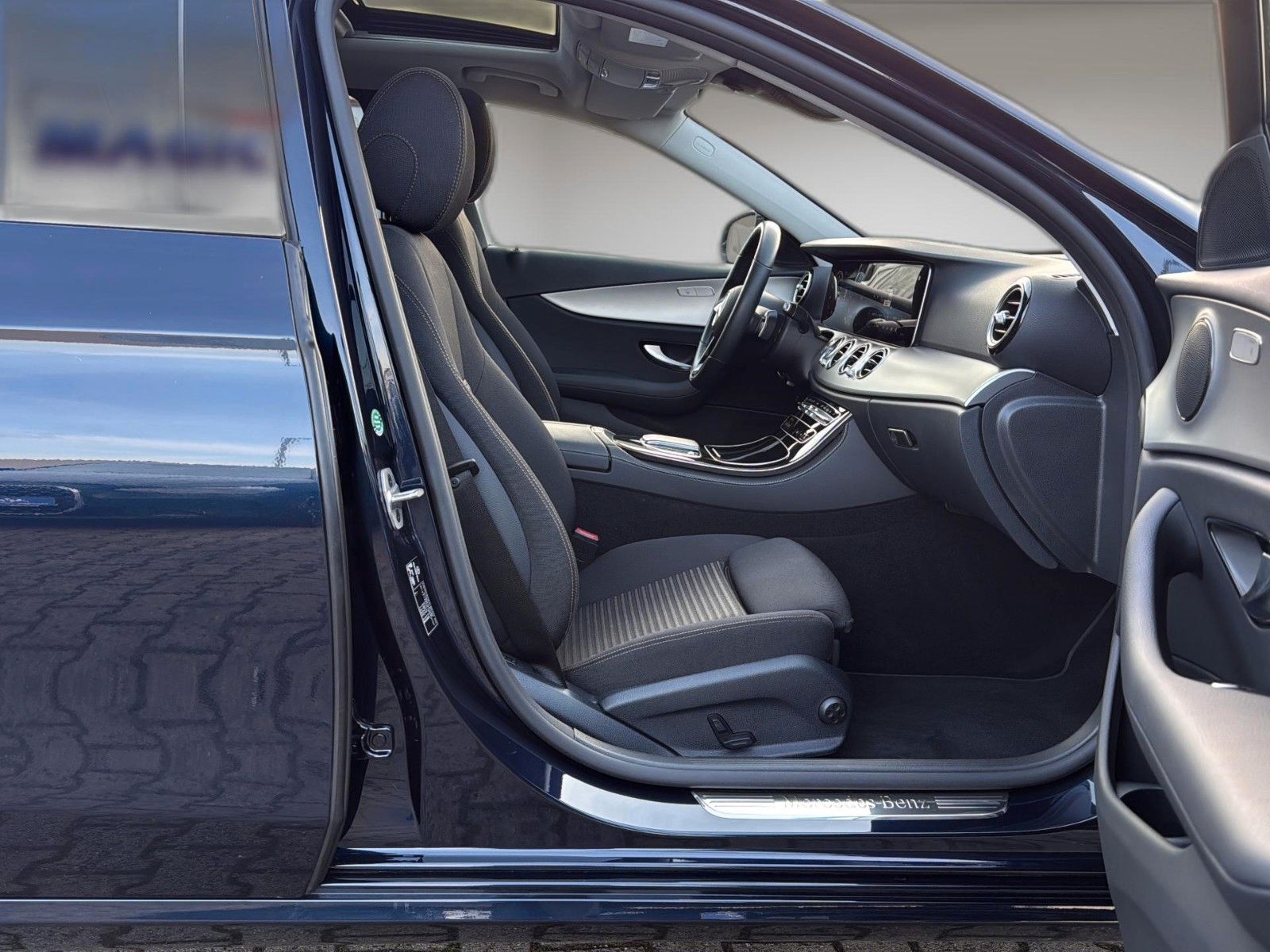 Fahrzeugabbildung Mercedes-Benz E 220 d T 9G-TRONIC *LED*SCHIEBEDACH*WIDE*