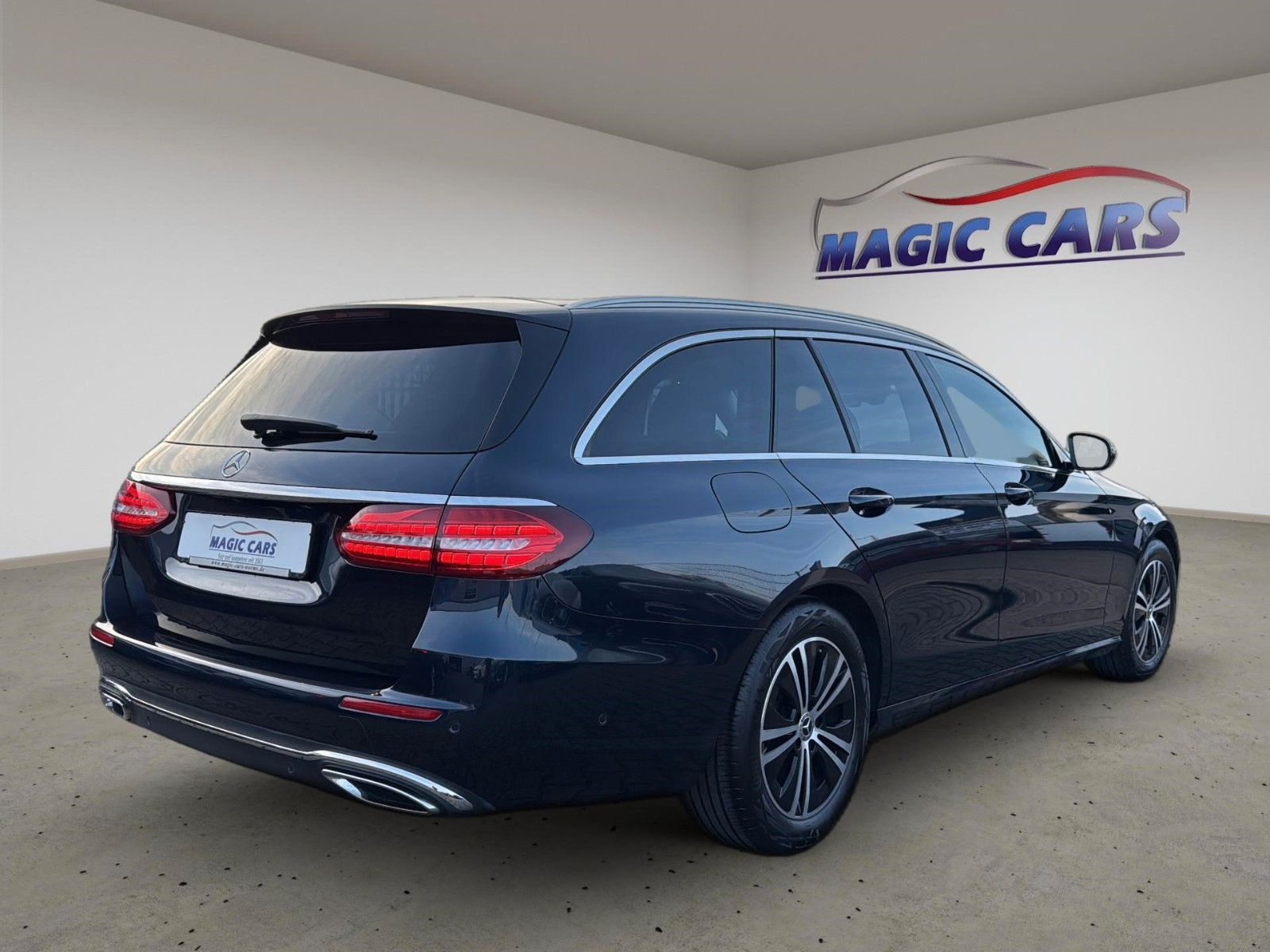 Fahrzeugabbildung Mercedes-Benz E 220 d T 9G-TRONIC *LED*SCHIEBEDACH*WIDE*