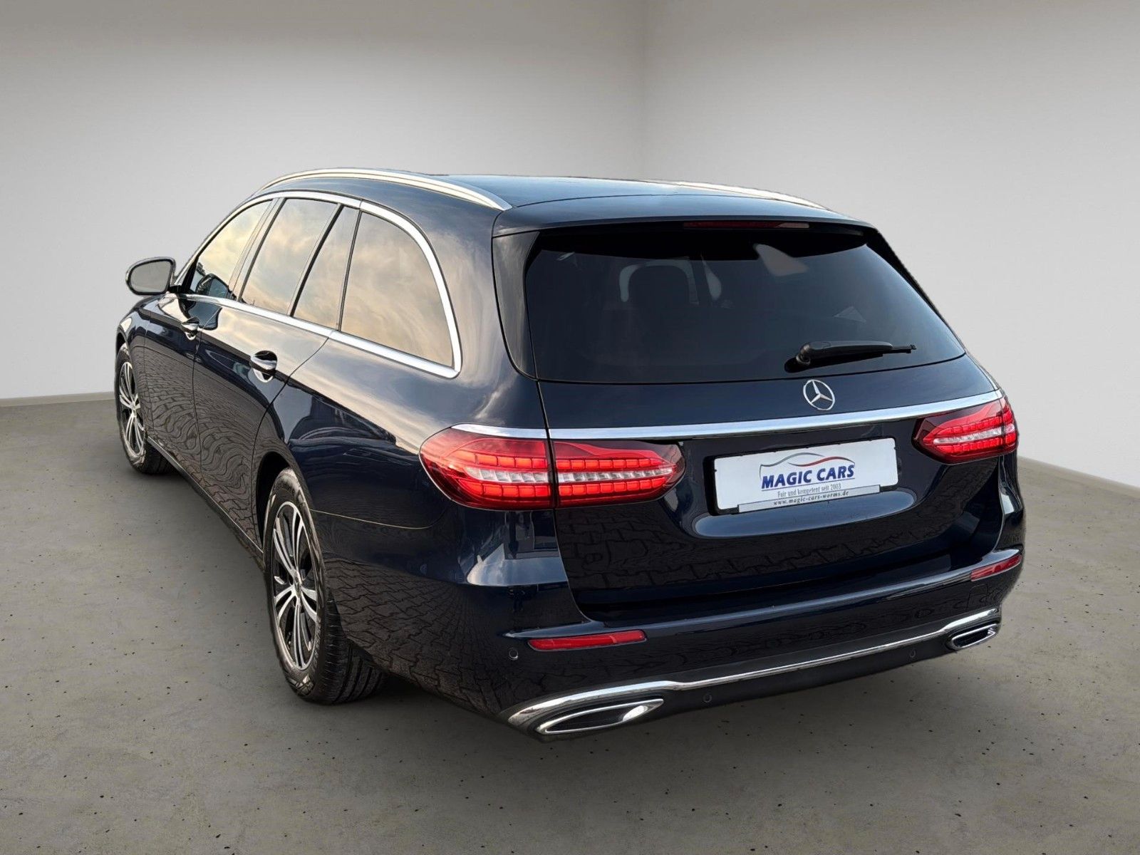 Fahrzeugabbildung Mercedes-Benz E 220 d T 9G-TRONIC *LED*SCHIEBEDACH*WIDE*