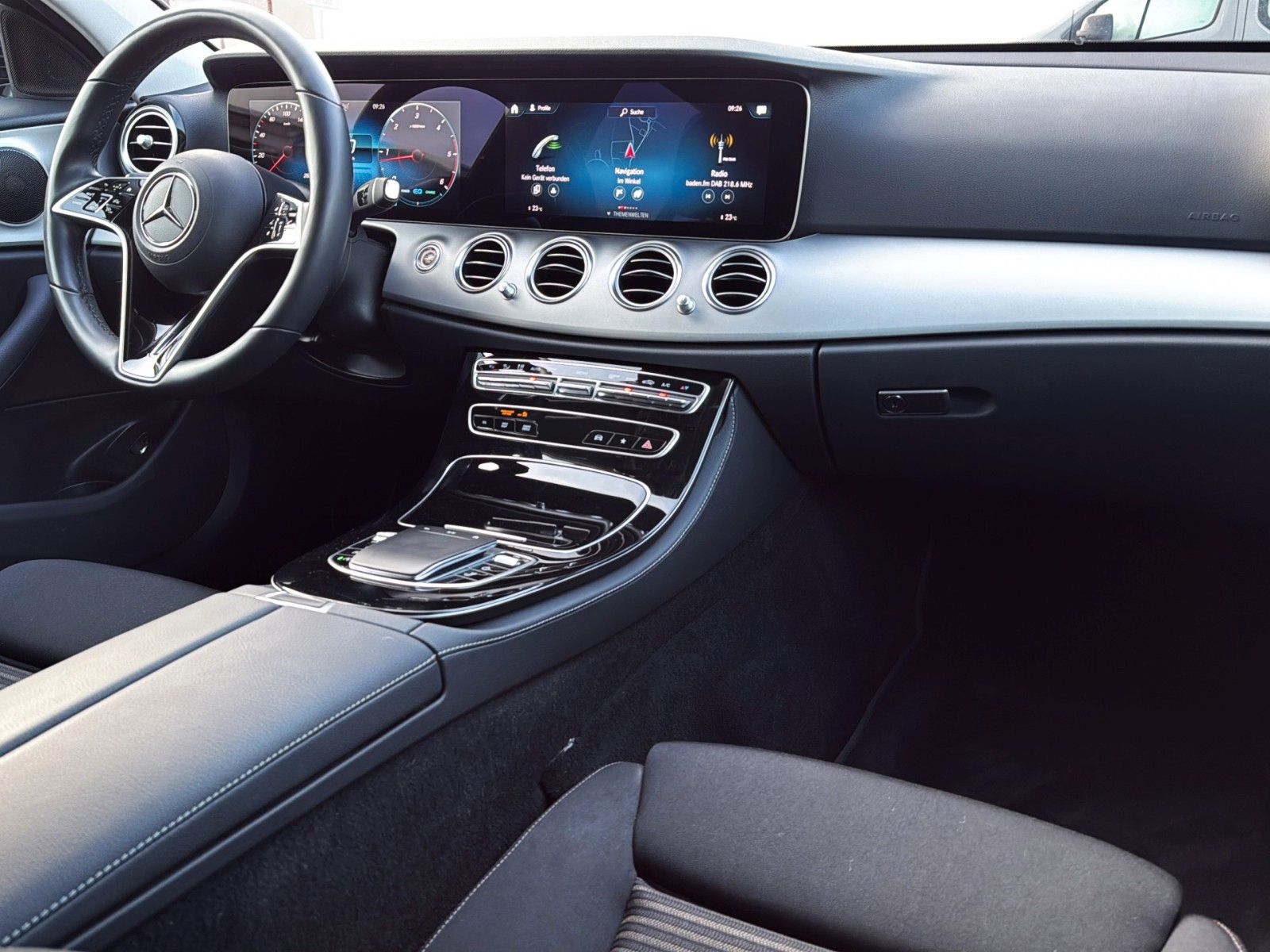 Fahrzeugabbildung Mercedes-Benz E 220 d T 9G-TRONIC *LED*SCHIEBEDACH*WIDE*