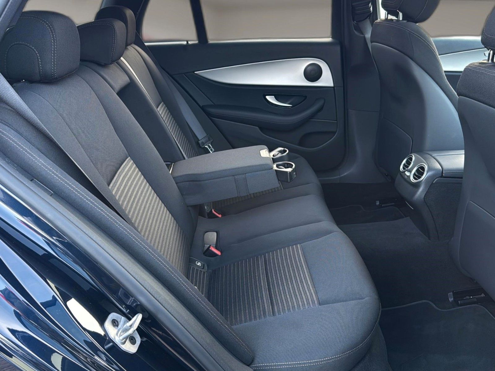 Fahrzeugabbildung Mercedes-Benz E 220 d T 9G-TRONIC *LED*SCHIEBEDACH*WIDE*