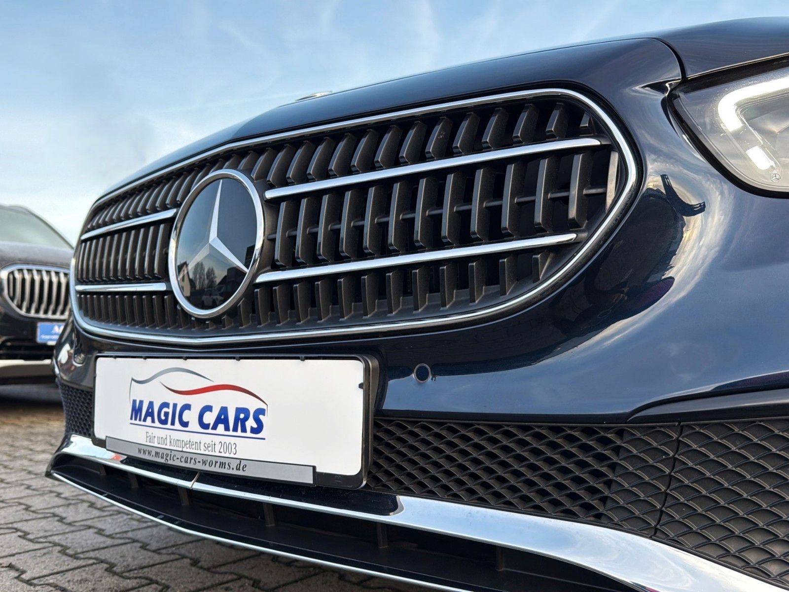 Fahrzeugabbildung Mercedes-Benz E 220 d T 9G-TRONIC *LED*SCHIEBEDACH*WIDE*