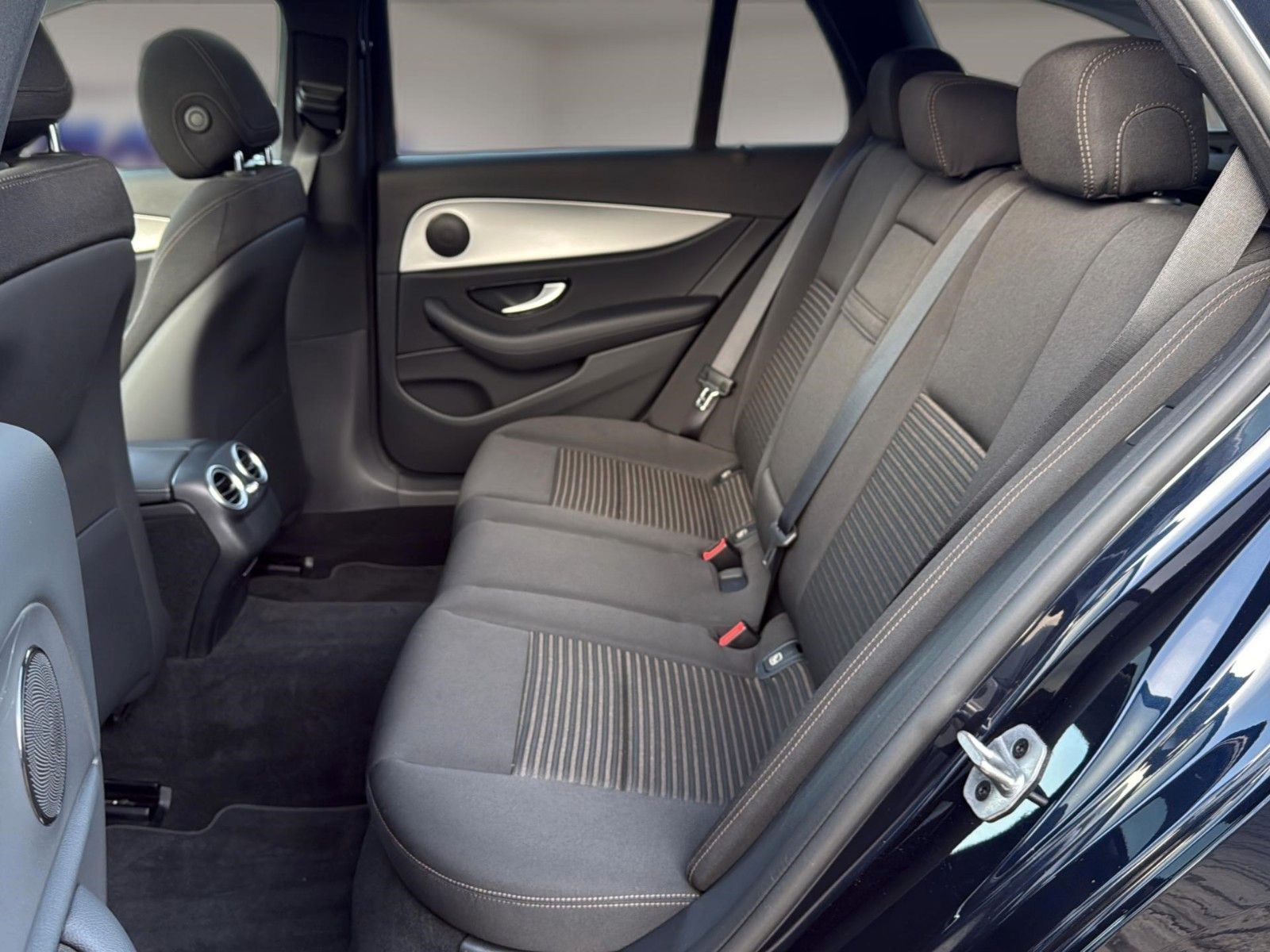 Fahrzeugabbildung Mercedes-Benz E 220 d T 9G-TRONIC *LED*SCHIEBEDACH*WIDE*