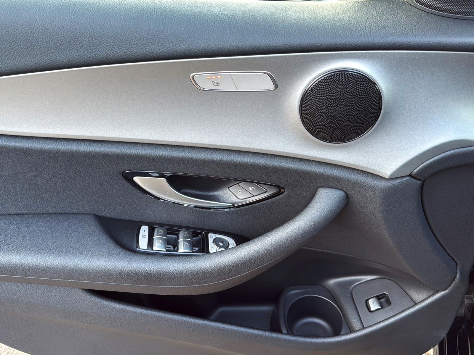 Fahrzeugabbildung Mercedes-Benz E 220 d T 9G-TRONIC *LED*SCHIEBEDACH*WIDE*