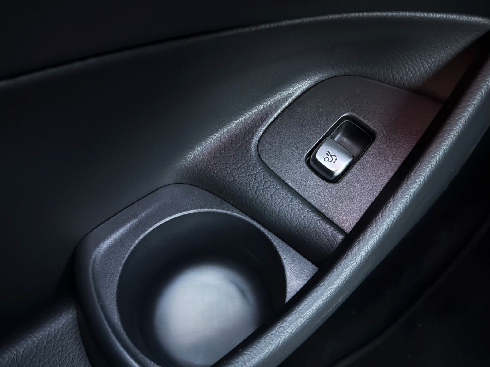 Fahrzeugabbildung Mercedes-Benz E 220 d T 9G-TRONIC *LED*SCHIEBEDACH*WIDE*