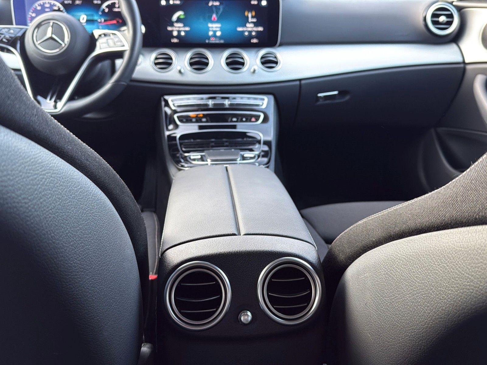 Fahrzeugabbildung Mercedes-Benz E 220 d T 9G-TRONIC *LED*SCHIEBEDACH*WIDE*