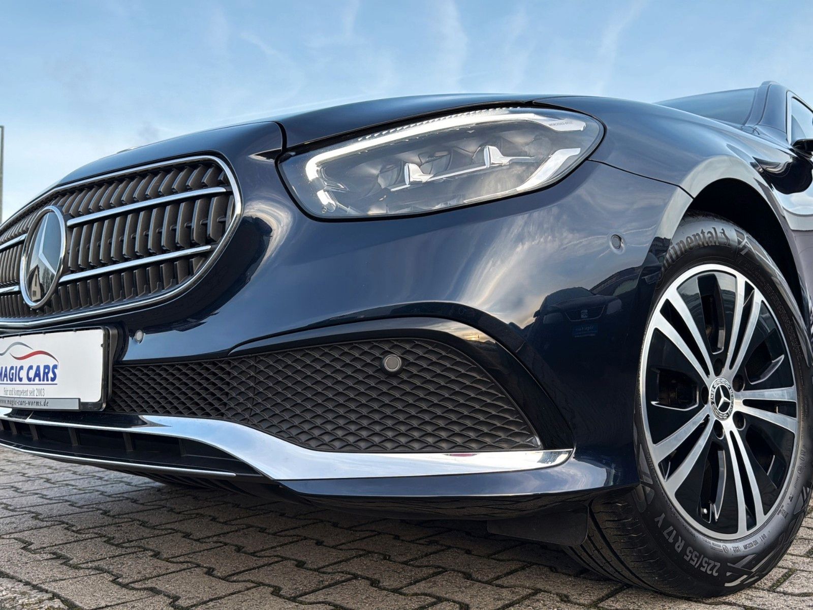 Fahrzeugabbildung Mercedes-Benz E 220 d T 9G-TRONIC *LED*SCHIEBEDACH*WIDE*