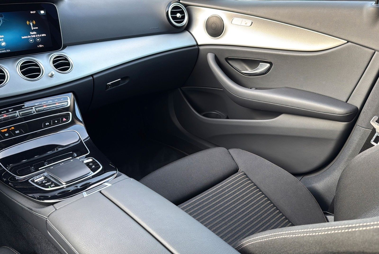 Fahrzeugabbildung Mercedes-Benz E 220 d T 9G-TRONIC *LED*SCHIEBEDACH*WIDE*