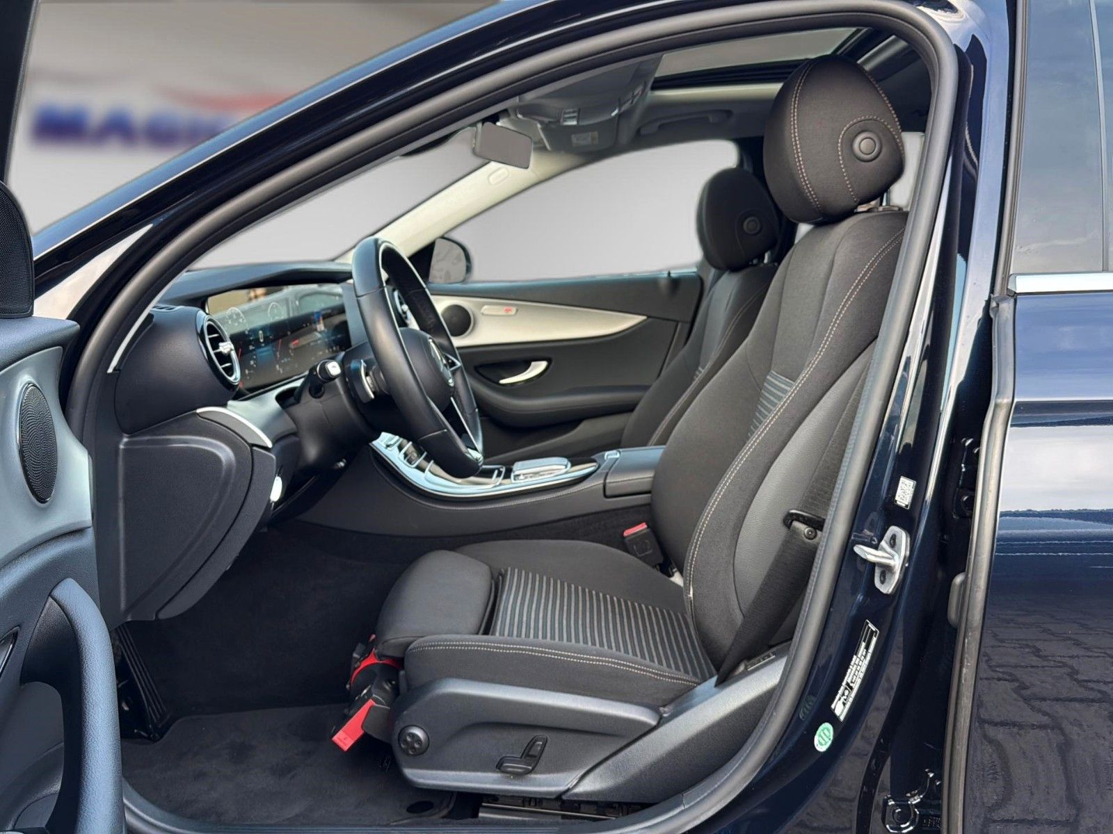 Fahrzeugabbildung Mercedes-Benz E 220 d T 9G-TRONIC *LED*SCHIEBEDACH*WIDE*