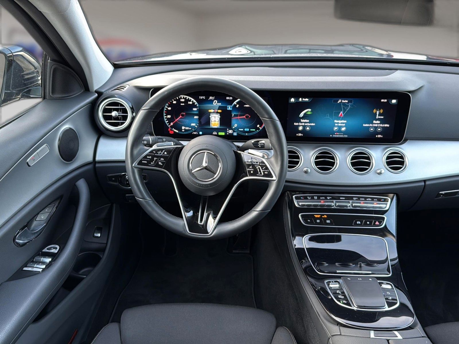 Fahrzeugabbildung Mercedes-Benz E 220 d T 9G-TRONIC *LED*SCHIEBEDACH*WIDE*