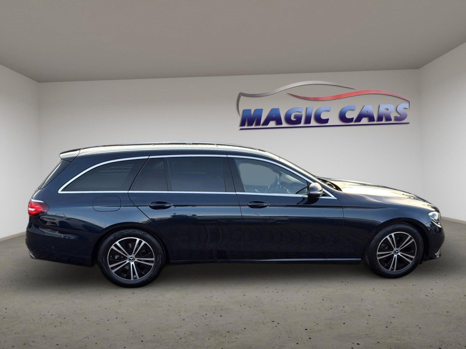 Fahrzeugabbildung Mercedes-Benz E 220 d T 9G-TRONIC *LED*SCHIEBEDACH*WIDE*