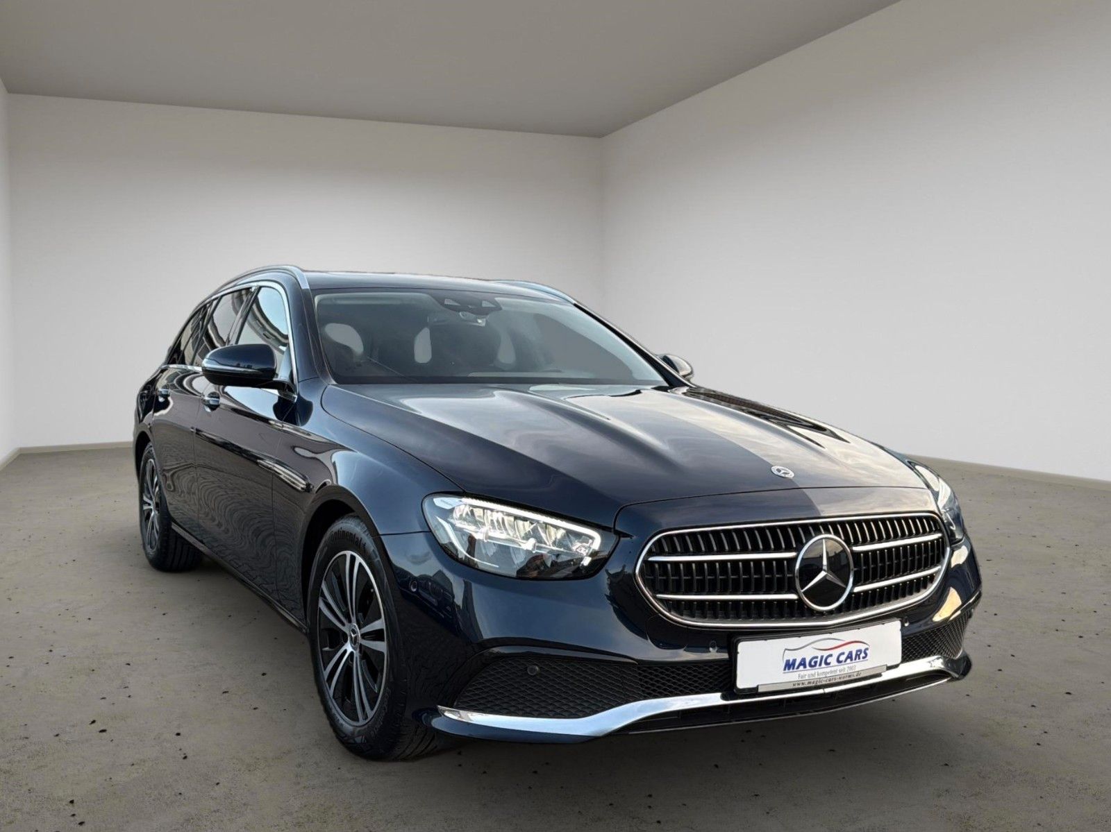 Fahrzeugabbildung Mercedes-Benz E 220 d T 9G-TRONIC *LED*SCHIEBEDACH*WIDE*