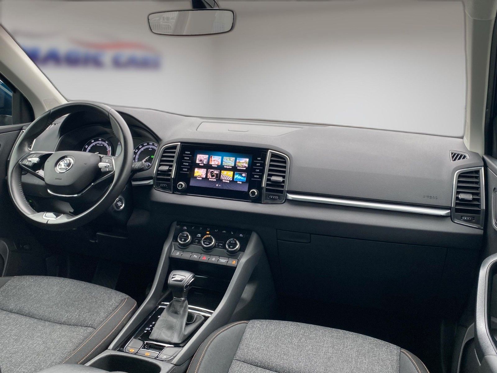 Fahrzeugabbildung SKODA Karoq 1.5 TSI ACT DSG Clever *Kamera*LED*AHK*