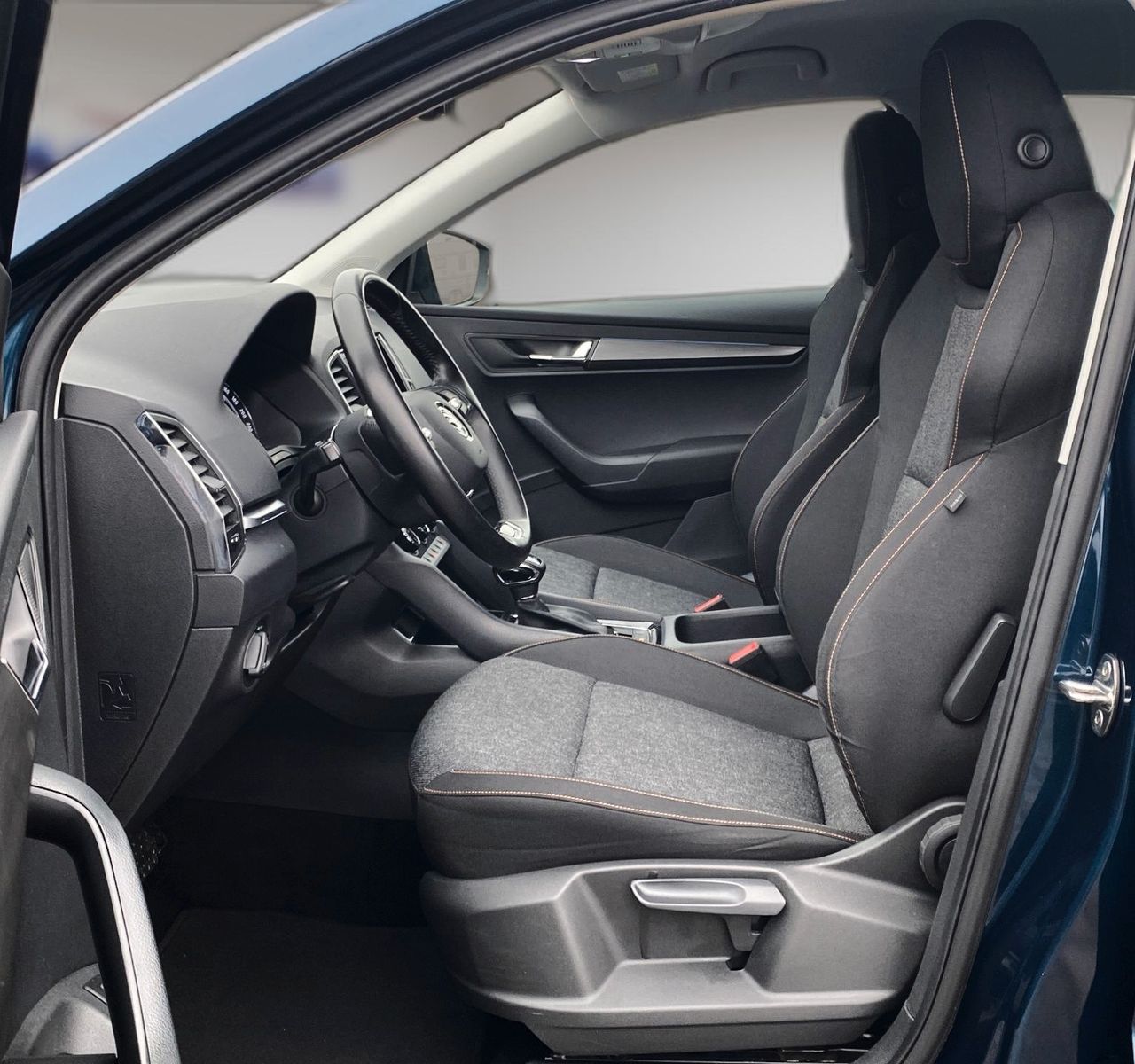 Fahrzeugabbildung SKODA Karoq 1.5 TSI ACT DSG Clever *Kamera*LED*AHK*