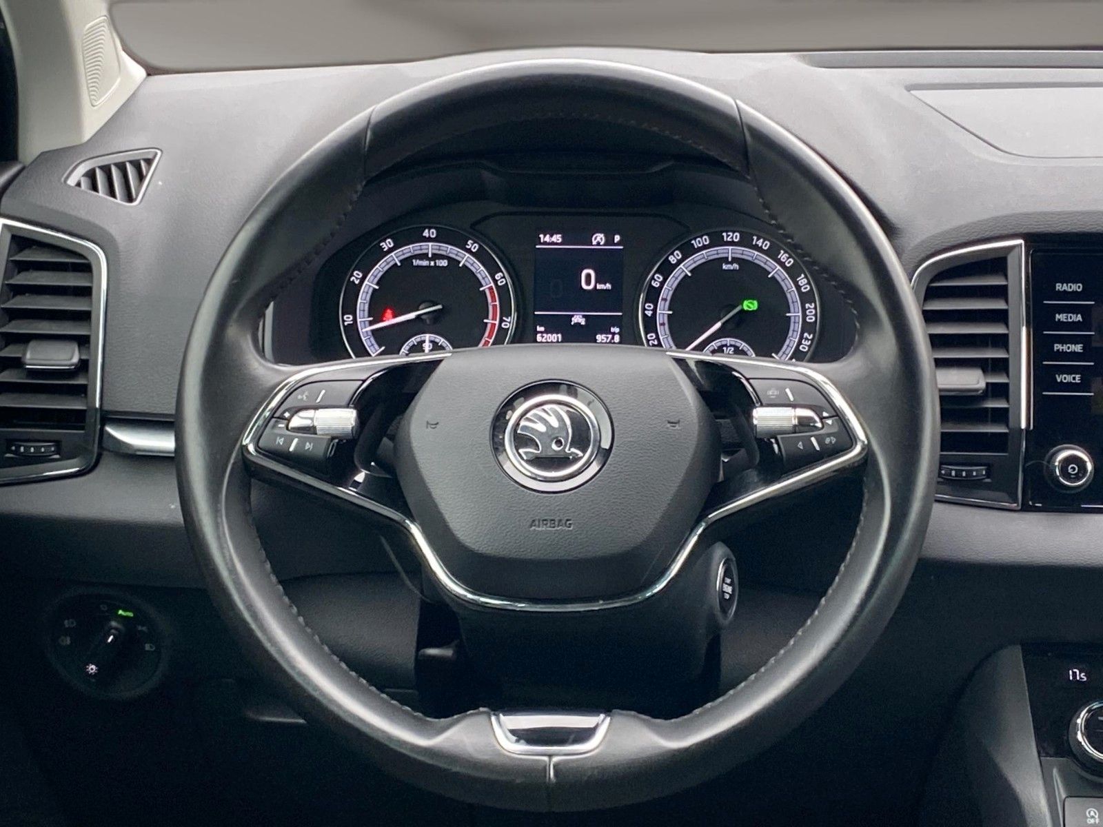 Fahrzeugabbildung SKODA Karoq 1.5 TSI ACT DSG Clever *Kamera*LED*AHK*